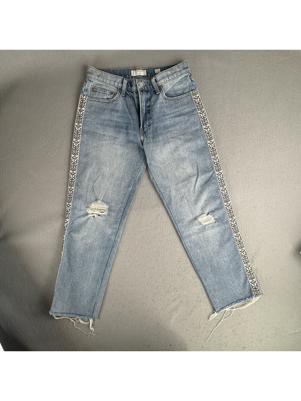 Lucky Brand Woman's Relaxed Fit Taper Side Stripe Distressed Blue Jeans Sz 2/26